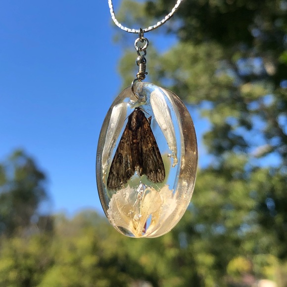 Handmade UV Resin Moth / Flower Necklace - Picture 4 of 16